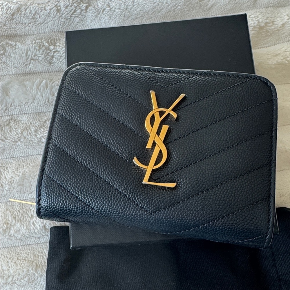 ✨ SALE ✨ Saint Laurent Wallet - Picture 2 of 12